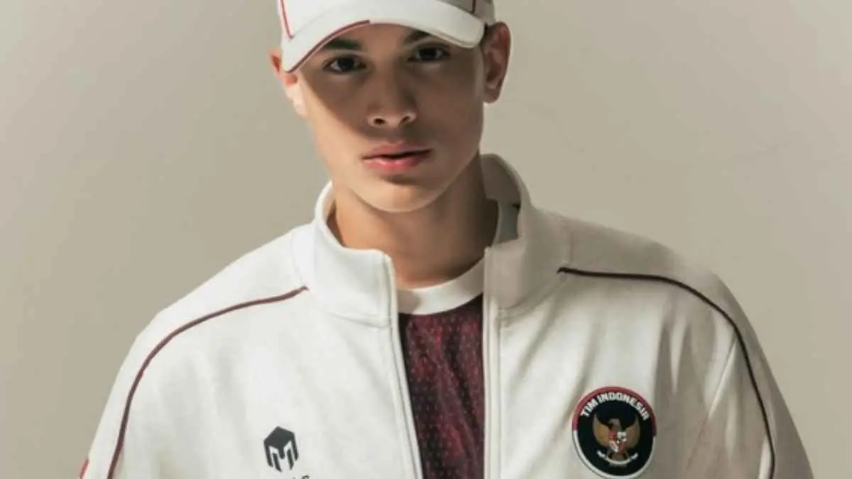 Bukan atlet, tapi dua anak artis ini ikut memperkenalkan jersey Tim Indonesia untuk Asian Games 2026. Ada Eddy Maliq Meijer dan Marco yang tampil sebagai model. (instagram)