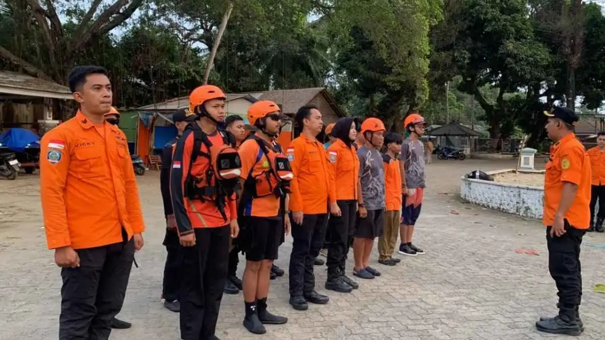 Delapan orang yang terdiri dari lima jurnalis dan tiga kru speedboat masih dalam pencarian setelah hilang kontak di Perairan Selat Sunda. (jawapos.com)