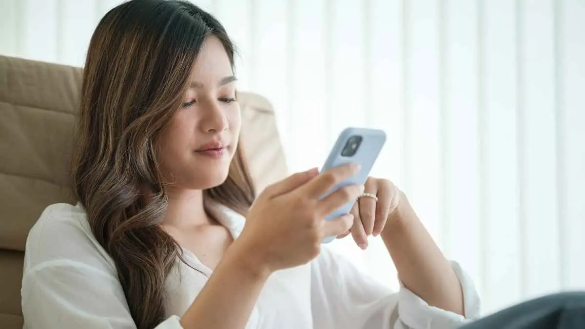 Gen Z memang suka informasi yang cepat. Tapi apakah itu berarti mereka tidak suka membaca panjang? Ternyata persoalannya bukan sesederhana itu. (Ilustrasi)