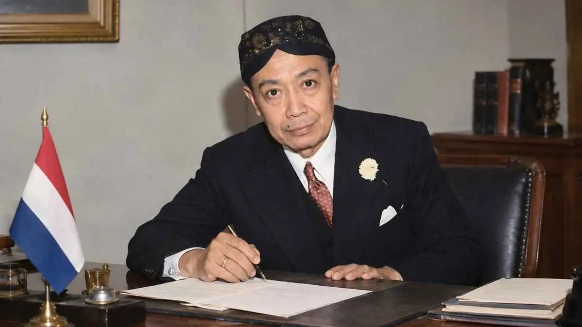 Jauh sebelum Indonesia merdeka, Ario Soejono sudah mencatat sejarah di negeri Belanda. Putra Tulungagung ini menjadi satu-satunya orang Indonesia yang pernah duduk sebagai menteri di kabinet Belanda. Menariknya, dari posisi tersebut ia justru berani menyuarakan hak masyarakat Indonesia untuk menentukan masa depannya sendiri. (generate AI/muhammad azlan syah)