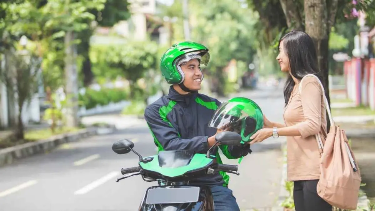“Naik ojol saja.” Kalimat sederhana yang makin sering muncul ketika waktu mepet, badan capek, atau malas ribet. (ilustrasi)