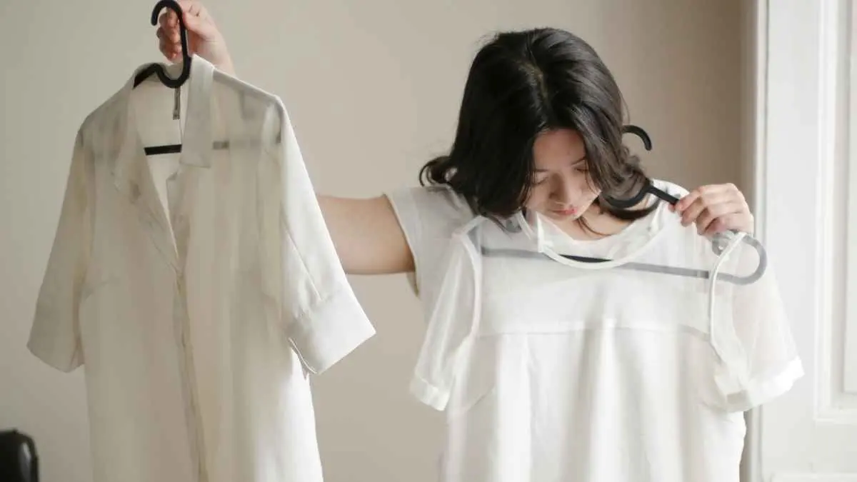 Sudah ganti baju berkali-kali tetapi masih merasa belum menemukan outfit yang pas? Ternyata ada alasan di balik kebiasaan tersebut. (ilustrasi)