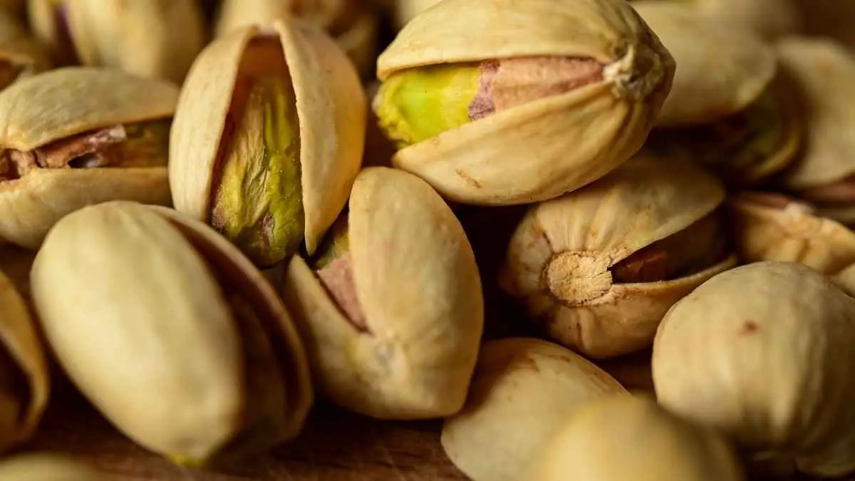 Pistachio kini bukan cuma kacang untuk camilan. Es krim, cokelat, pastry sampai latte mulai memakai flavor khas ini. (ilustrasi)