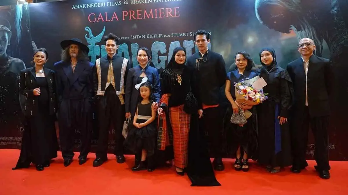 Dinda Hauw dan Rey Mbayang akhirnya menjajal genre horor lewat RITUAL GAIB: NYAI RANDASURA. Ternyata syuting horor bukan cuma soal akting takut, tapi juga menguras energi dan emosi. (instagram.com/film.ritualgaib)