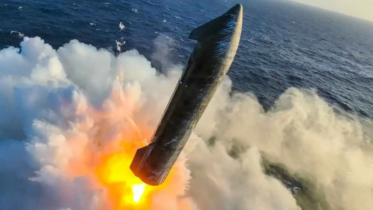 Starship bersiap menjalani penerbangan ke-14 dengan target lebih ambisius: mencapai orbit Bumi dan membawa 26 satelit Starlink V3. (@SpaceX/X)