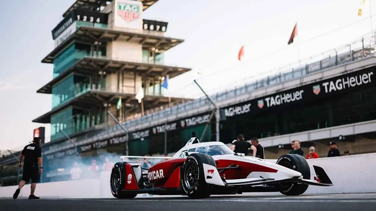 Alex Palou ikut menguji IR-28 di oval Indianapolis saat IndyCar mengumpulkan data untuk pengembangan mobil generasi 2028. (indycar.com)