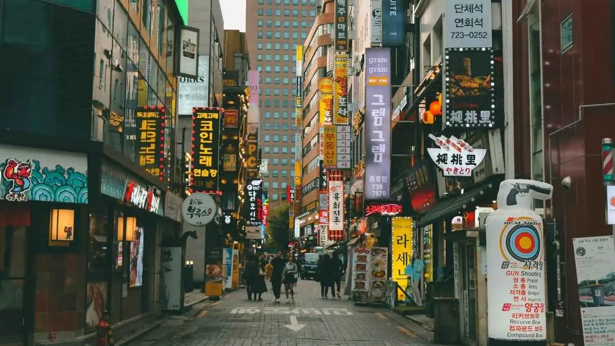 Di balik kemajuan ekonomi Korea Selatan, ada budaya kerja serba cepat yang dikenal dengan ppalli-ppalli. Kini generasi muda mulai mencari work-life balance. (ilustrasi)