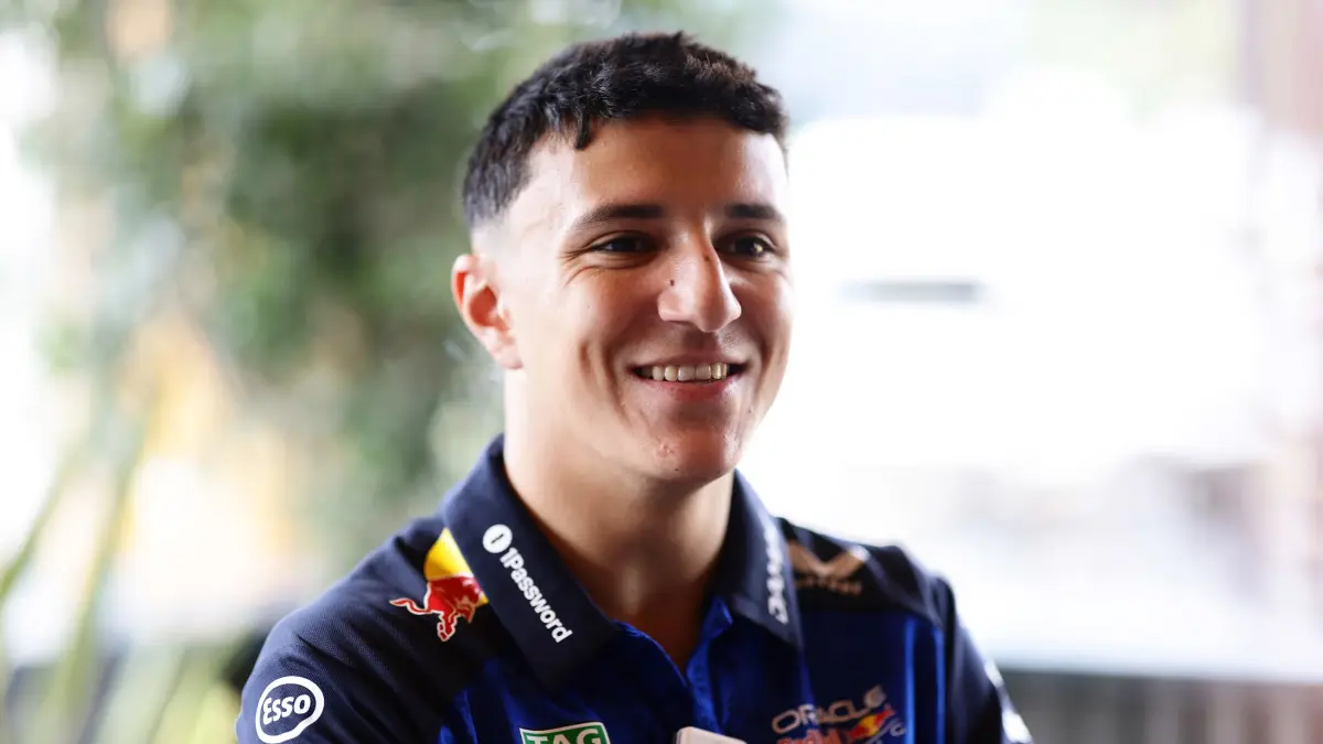 Red Bull mengumumkan bahwa Isack Hadjar akan tetap bersama tim untuk musim 2027 setelah mencapai kesepakatan perpanjangan kontrak. (formula1.com)