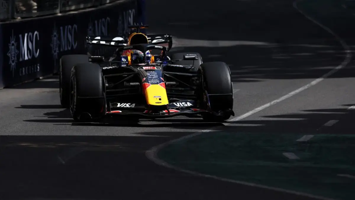 Max Verstappen menjadi pembalap tercepat pada sesi latihan bebas ketiga GP Azerbaijan 2026 di Baku City Circuit, Jumat, 25 September. Pembalap Red Bull Racing itu mencatat waktu 1 menit 43,922 detik dan mengungguli George Russell dari Mercedes dengan selisih 0,099 detik. (XPB Images)