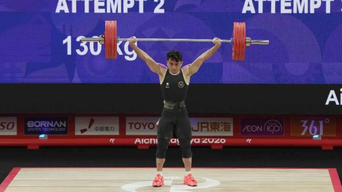 Ricko Saputra finis keempat nomor 60 kilogram putra angkat besi Asian Games 2026. Ia hanya terpaut satu kilogram dari peraih medali perunggu asal Thailand. (kemenpora.go.id)