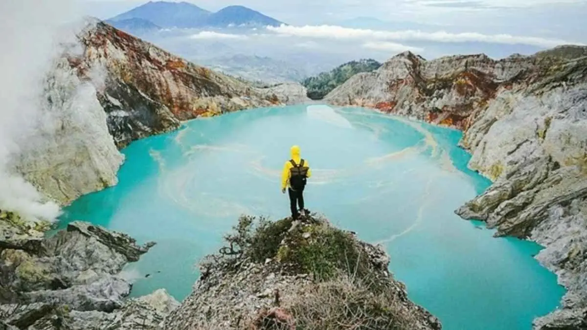 Setelah 24 hari ditutup akibat kebakaran, TWA Kawah Ijen kembali dibuka untuk wisatawan mulai 28 September 2026. (bromotravelindo.com)