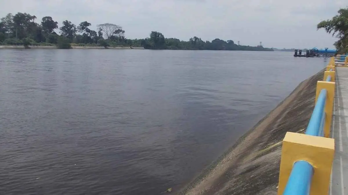Hujan banyak, tetapi kenapa masih bisa kekurangan air?. Pakar UGM mengungkap salah satu masalahnya bisa berasal dari rusaknya fungsi DAS. Kawasan yang seharusnya menyerap dan menyimpan air justru kehilangan fungsi akibat perubahan penggunaan lahan. (ilmugeografi.com)
