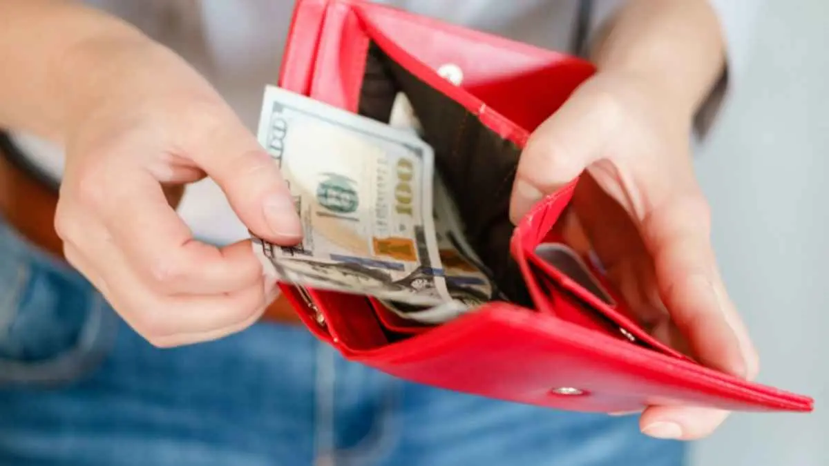 “Cuma Rp20 ribu, masa nggak boleh?” Justru kalimat seperti ini yang perlu diperhatikan kalau muncul berkali-kali. Micro spending bukan soal satu pembelian besar, tetapi kumpulan transaksi kecil yang perlahan bisa menguras saldo. (ilustrasi)