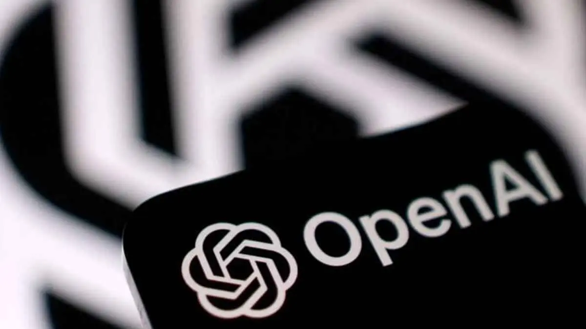 OpenAI memecat tiga karyawan setelah investigasi internal menemukan dugaan pelanggaran dalam penanganan informasi sensitif. Kasus ini muncul di tengah meningkatnya perhatian terhadap keamanan AI dan kemampuan model melakukan aktivitas kompleks. (Yahoo/Pinterest)