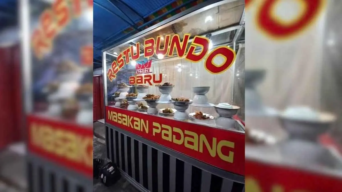 Pernah bertanya kenapa banyak rumah makan Padang punya nama seperti Bundo, Sederhana atau Pagi Sore? Ternyata penamaannya tidak selalu asal. Ada unsur budaya, lokasi, waktu, hingga strategi untuk membangun identitas usaha. (Ilustrasi Rumah Makam Nasi Padang)