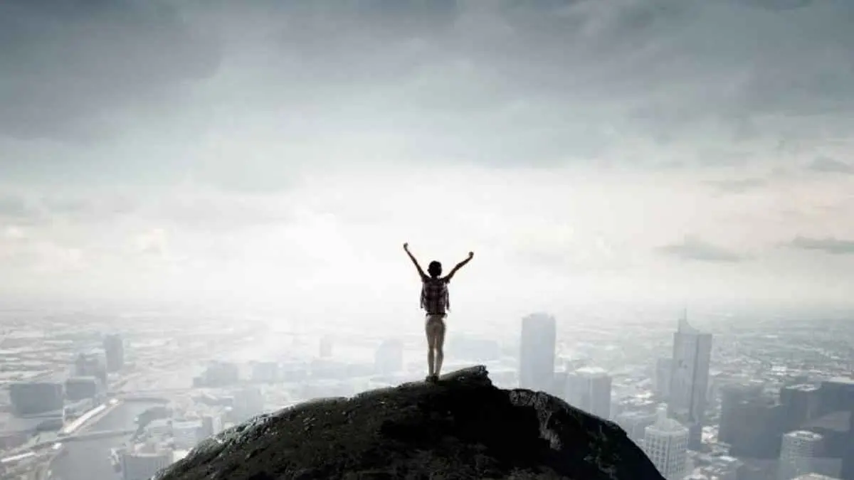 Menyiapkan masa depan memang penting, mulai dari menabung hingga mengejar target pekerjaan. Namun, jangan sampai terlalu sibuk memikirkan hari esok hingga lupa menikmati waktu bersama keluarga, menjaga kesehatan, dan memberi ruang untuk diri sendiri. Masa depan perlu dipersiapkan, tetapi hidup hari ini juga harus dijalani. (ilustrasi)