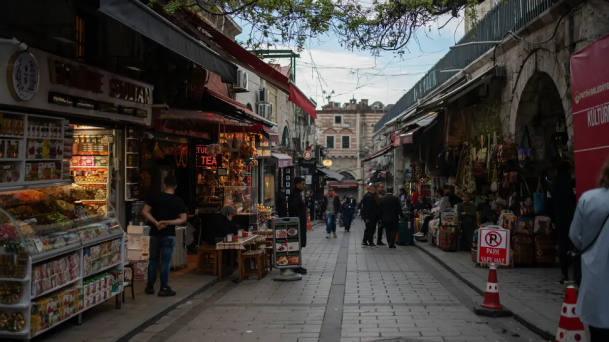 Potret pusat kuliner di Istanbul Turki. (unsplash.com/ Maria Guzikowska)