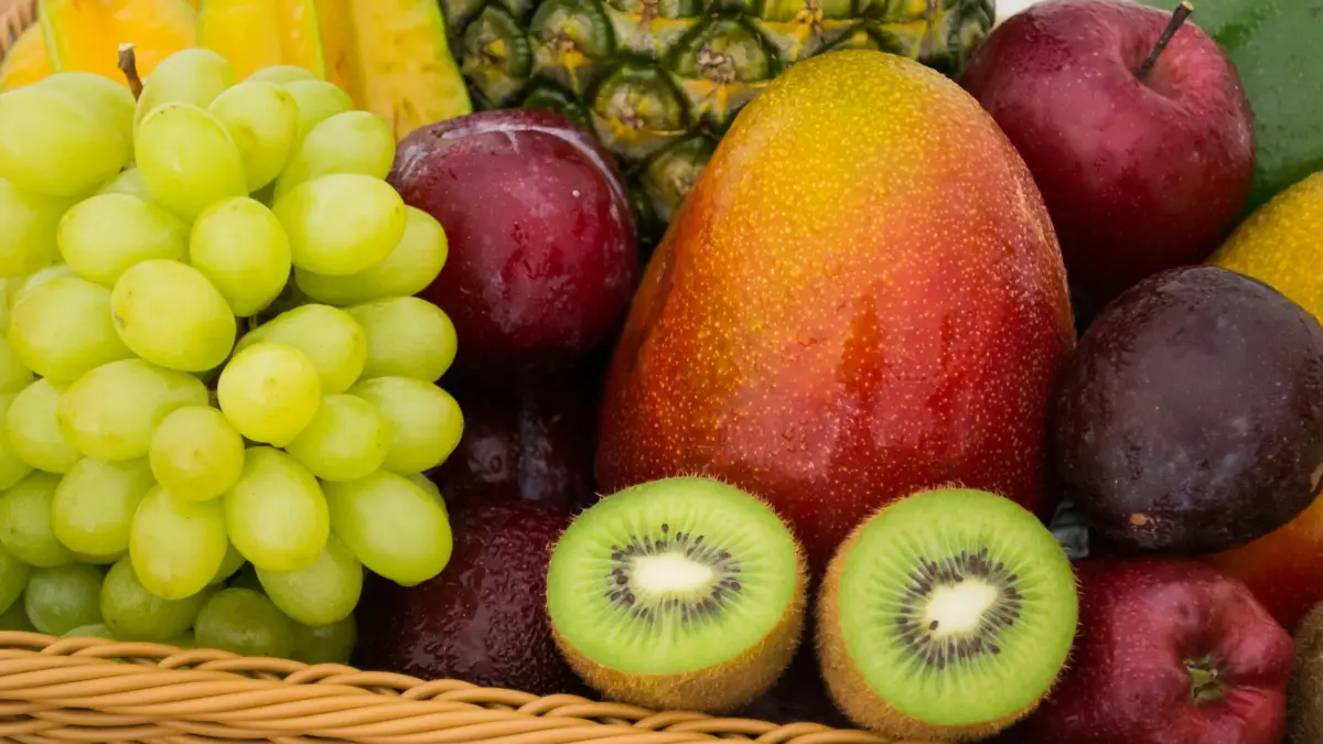 Ingin Nutrisi Buah Lebih Optimal? Kenali 10 Buah yang Bisa Dimakan dengan Kulitnya
