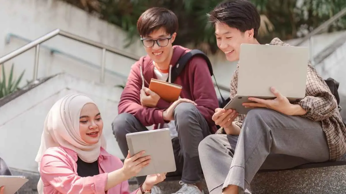 Gaji Cepat Habis Meski Jarang Belanja? Gen Z Menghadapi Dilema Gaya Hidup dan Biaya Hidup