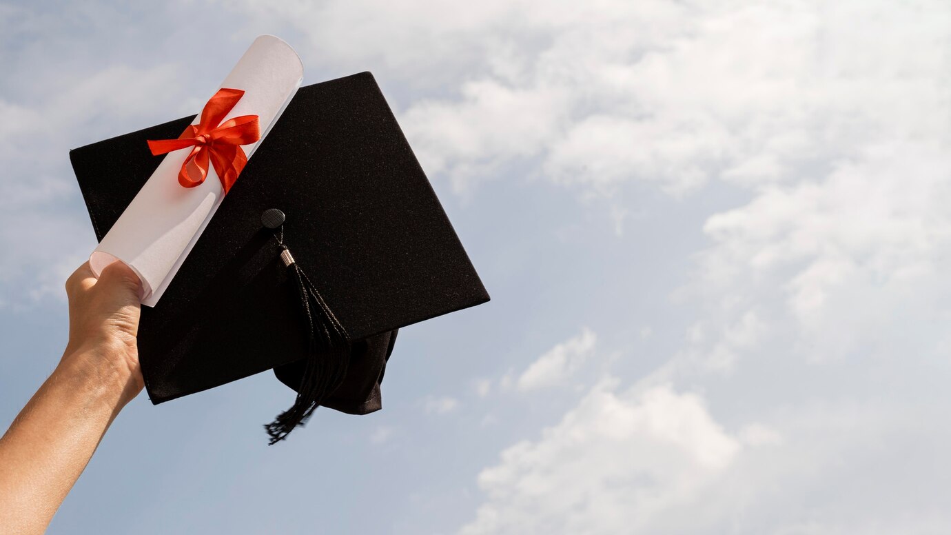 Ilustrasi wisuda untuk siswa SD, SMP dan SMA. (Freepik)
