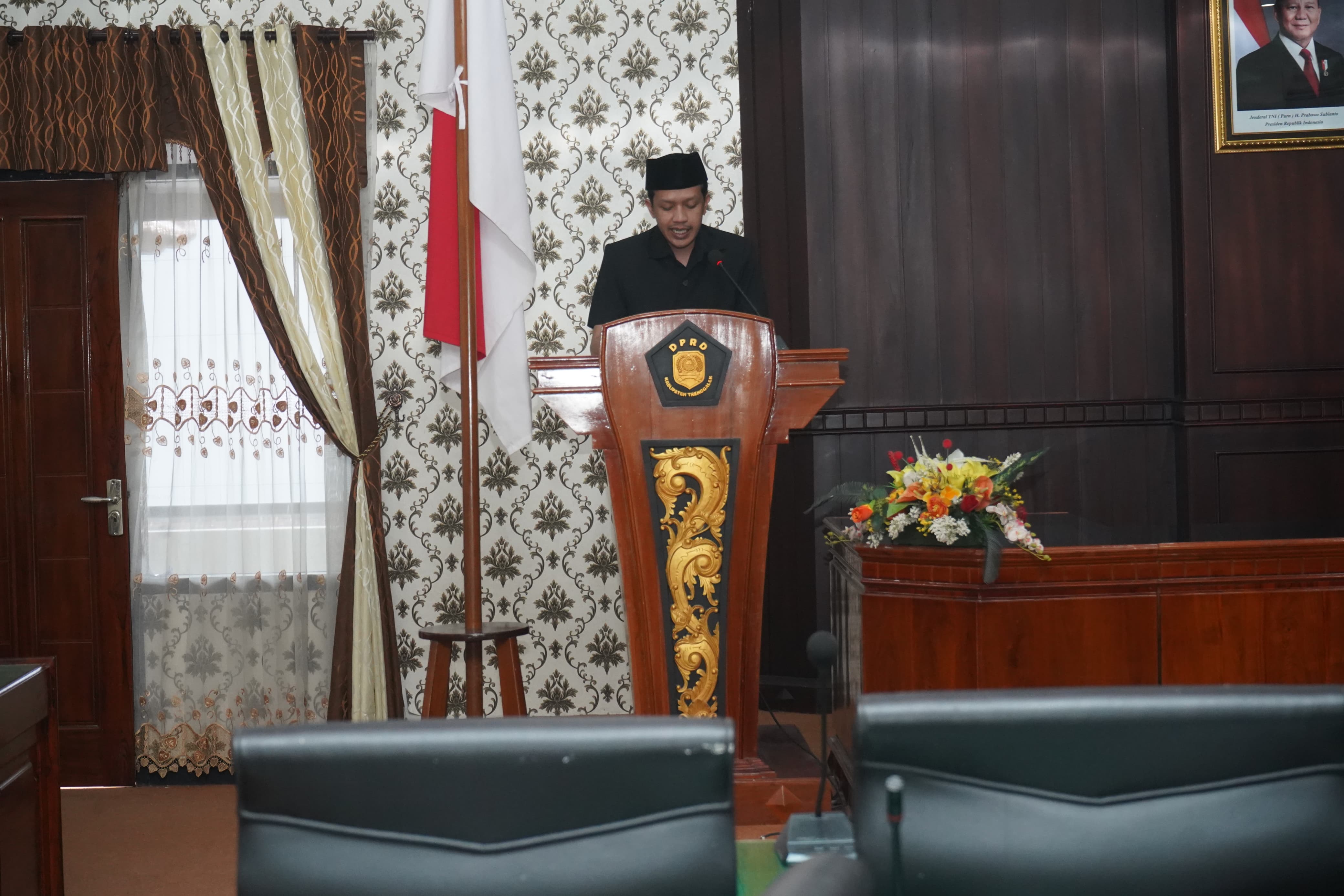 Wabup Trenggalek saat membacakan LKPJ 2024 dalam Sidang Paripurna.