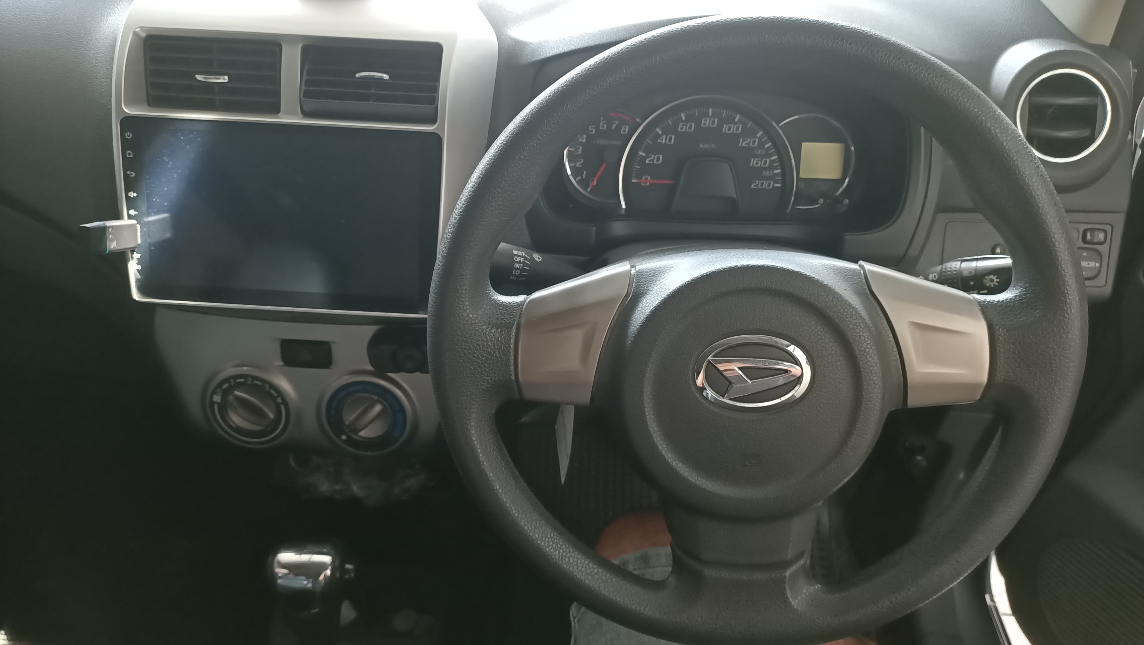 KENDALI: Salah satu interior mobil LCGC didesain cukup mewah dan nyaman saat dikendarai.