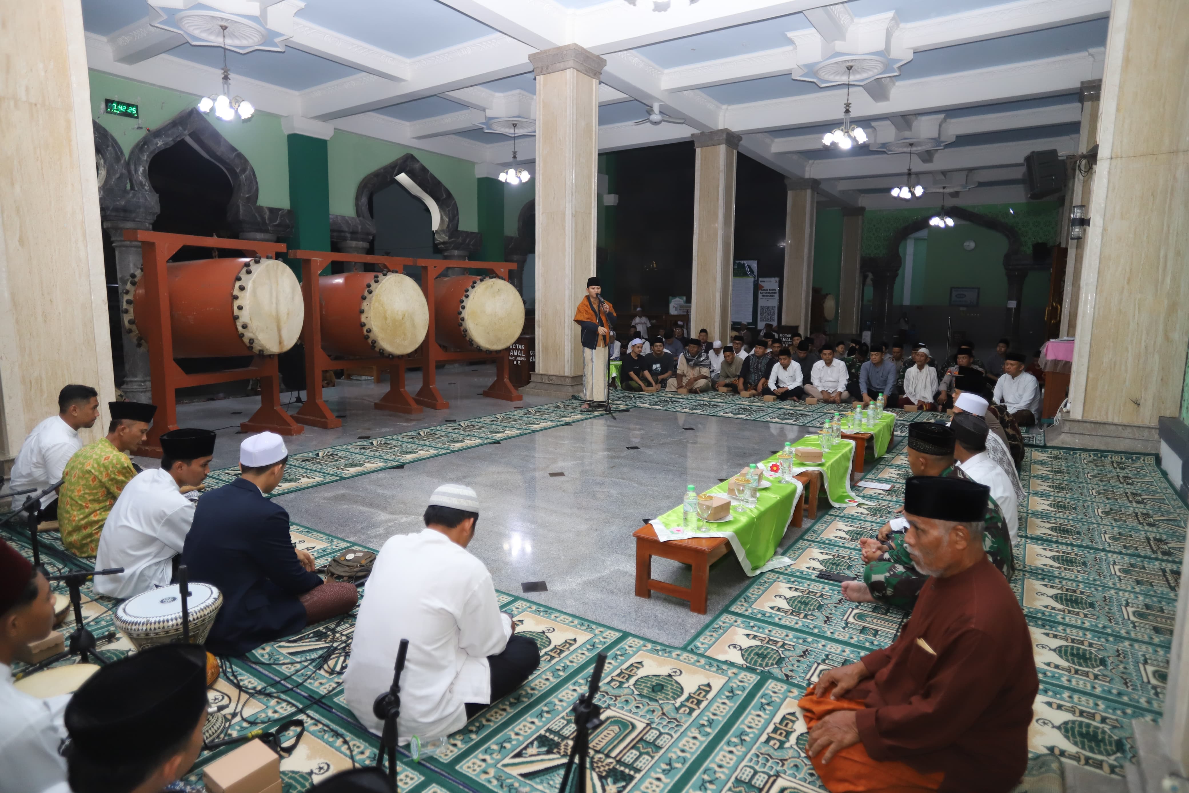 Bupati Trenggalek saat mengikuti malam takbir.