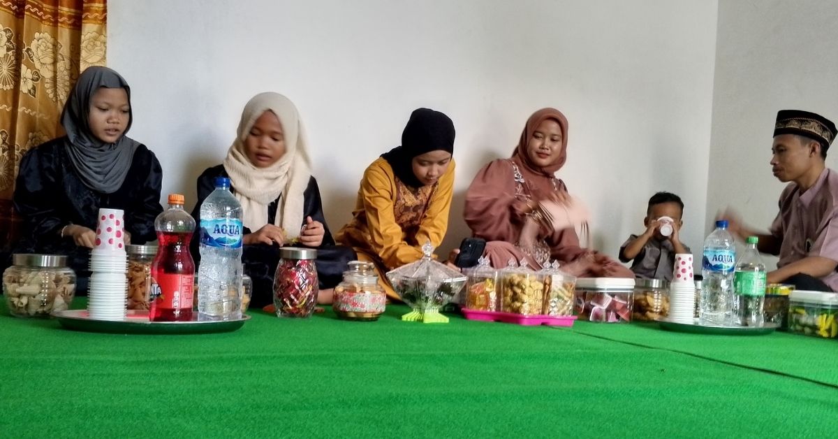 Ilustrasi halal bihalal saat lebaran.