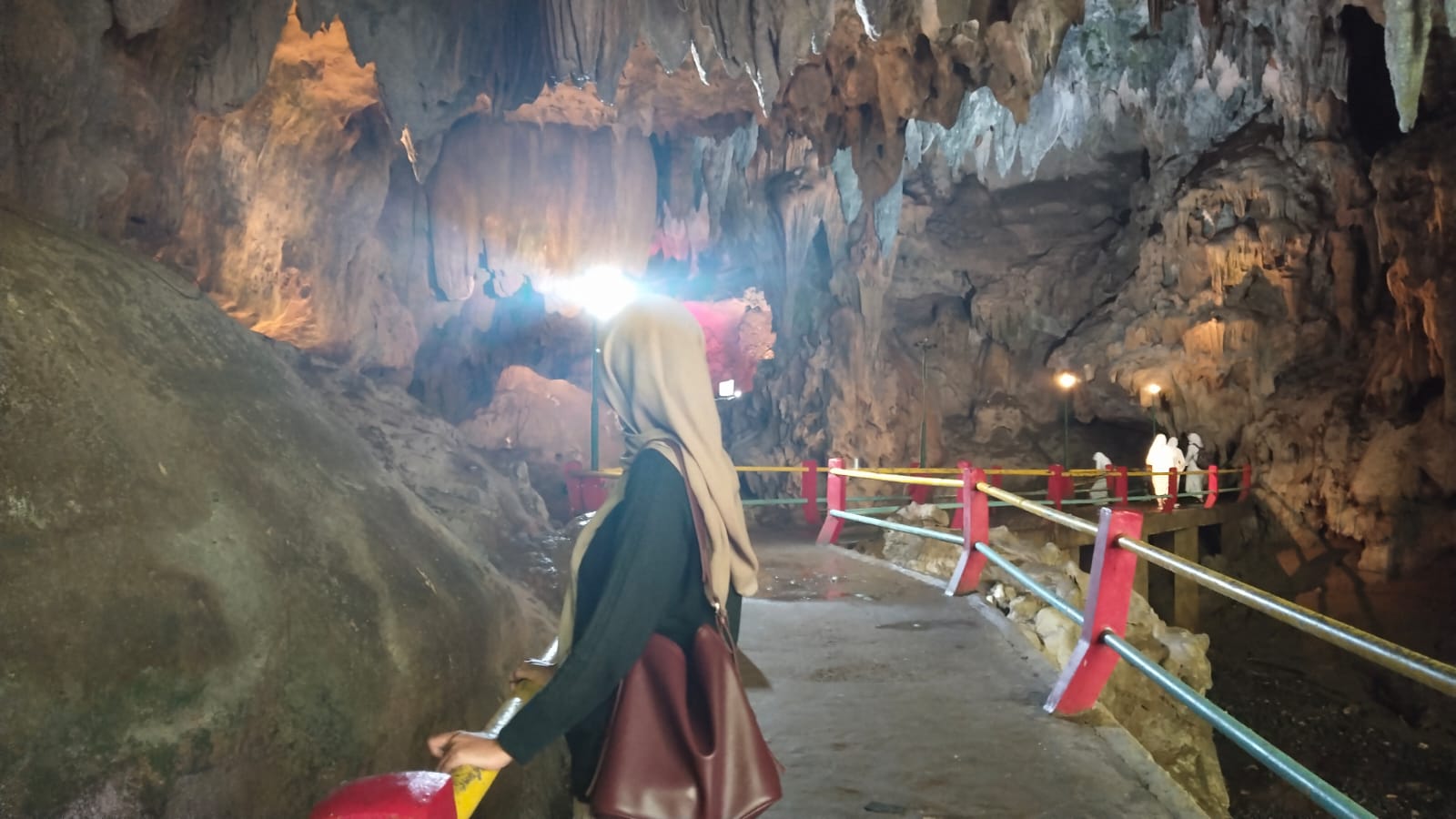WIsata guo lowo yang kian meredup. Saat ini hanya sedikit pengunjung bahkan tidak ada yang datang.
