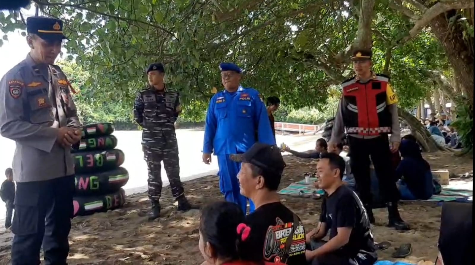 Tim gabungan melakukan pengamanan di wisata wilayah Kecamatan Watulimo