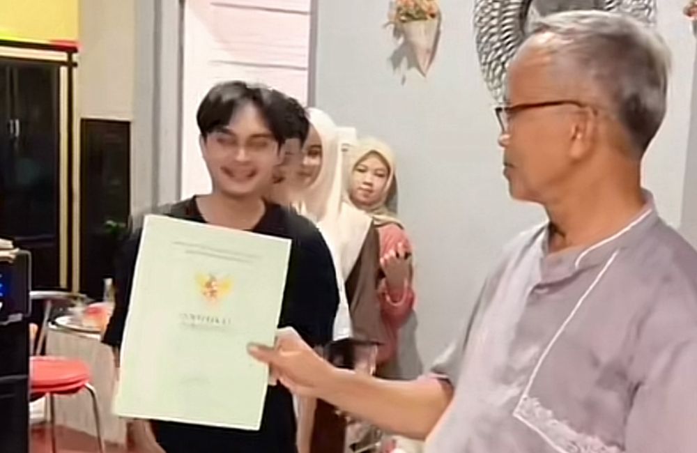 Lebaran beda! Bukan uang, tapi sertifikat tanah jadi THR spesial&nbsp;dari&nbsp;ayah