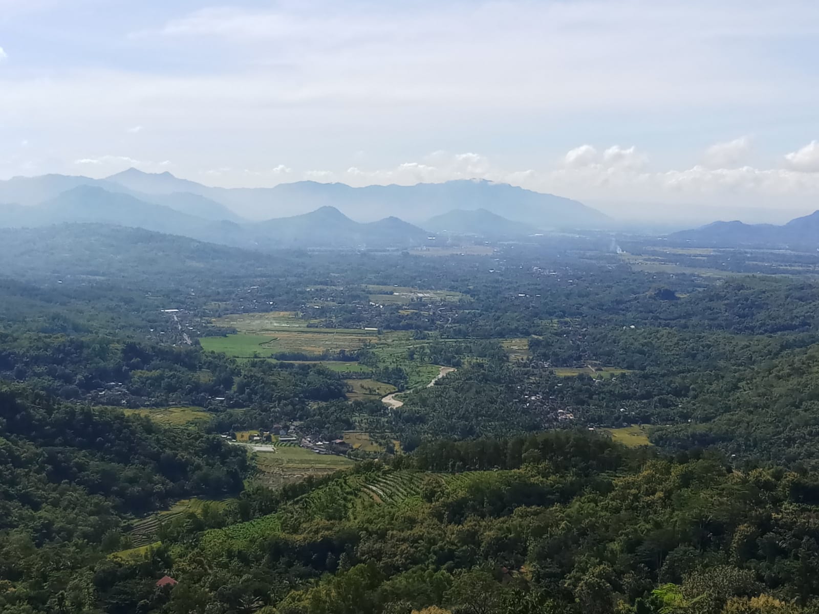 Pemandangan alam yang asri di puncak tertinggi didaerah trenggalek di Desa g Gading