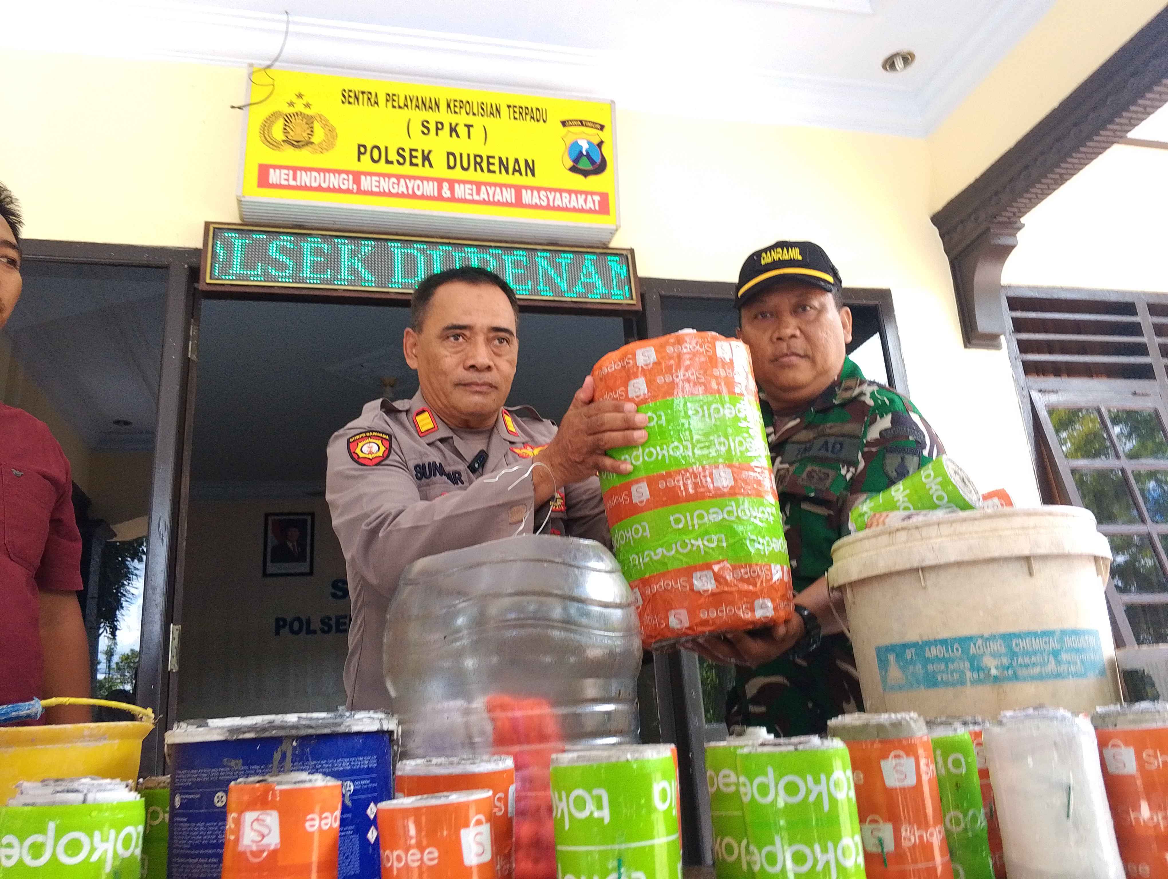 Salah satu petasan berukuran besar yang berhasil diamankan Polsek Durenan saat lebaran ketupat.