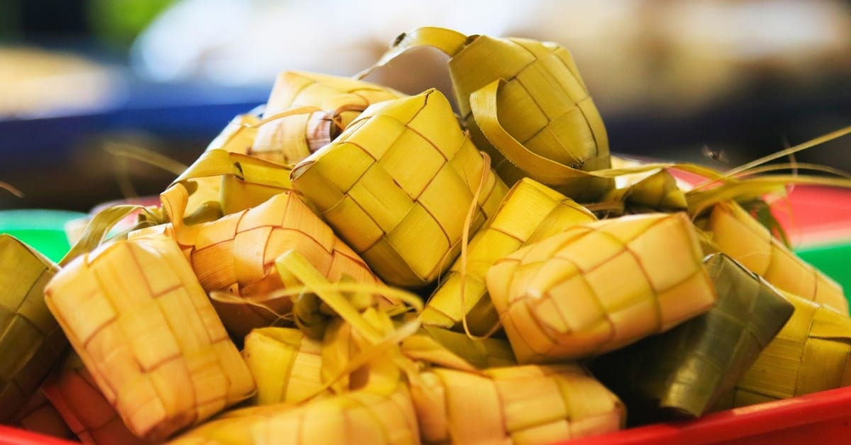 Potret ketupat yang akan menjadi sajian khas saat lebaran.
