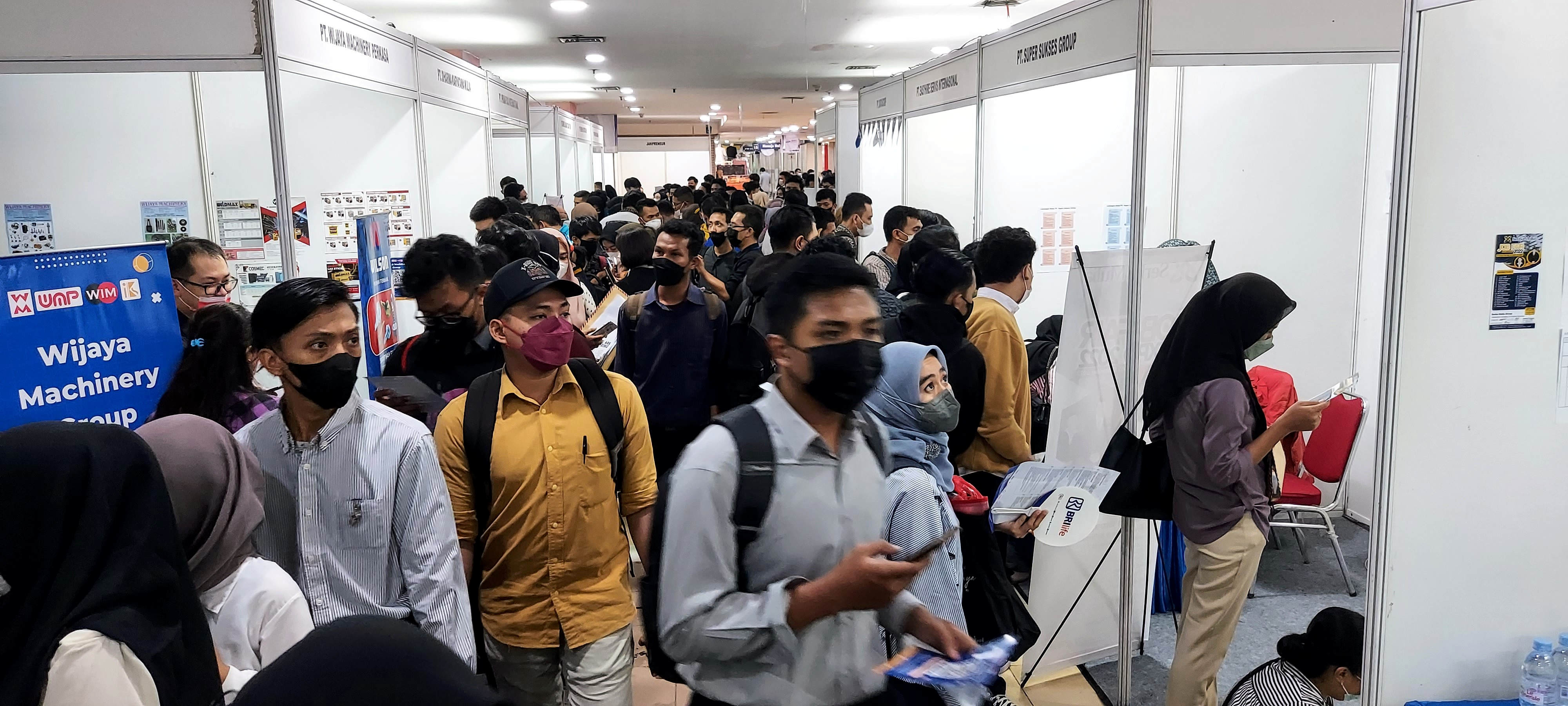 Tak hanya job fair, ada strategi utama Presiden Prabowo untuk mengentaskan kemiskinan dan mengatasi tingkat pengangguran.