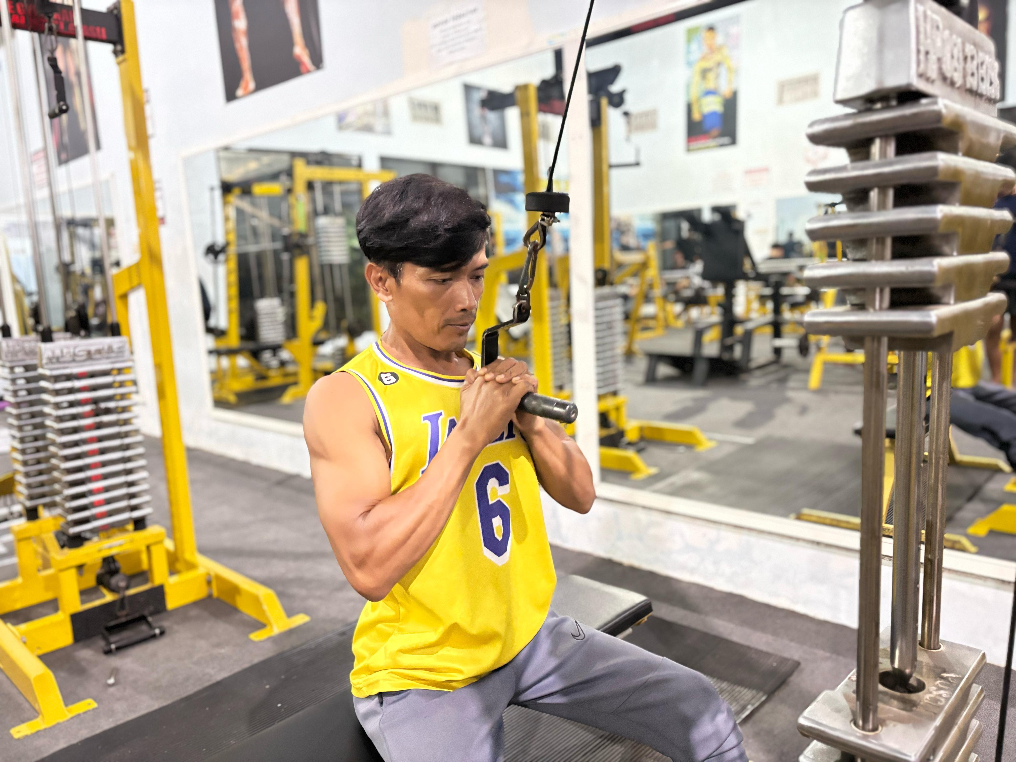 Latihan kabel untuk kekuatan punggung, fokus dan konsisten demi tubuh yang lebih kuat