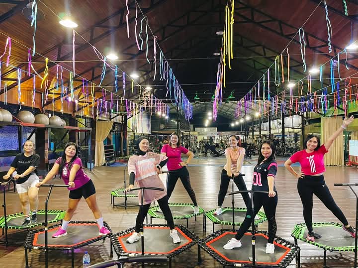 Para Ibu muda di trenggalek mulai melirik  trampolin sebagai alternatif olahraga yang menyenangkan