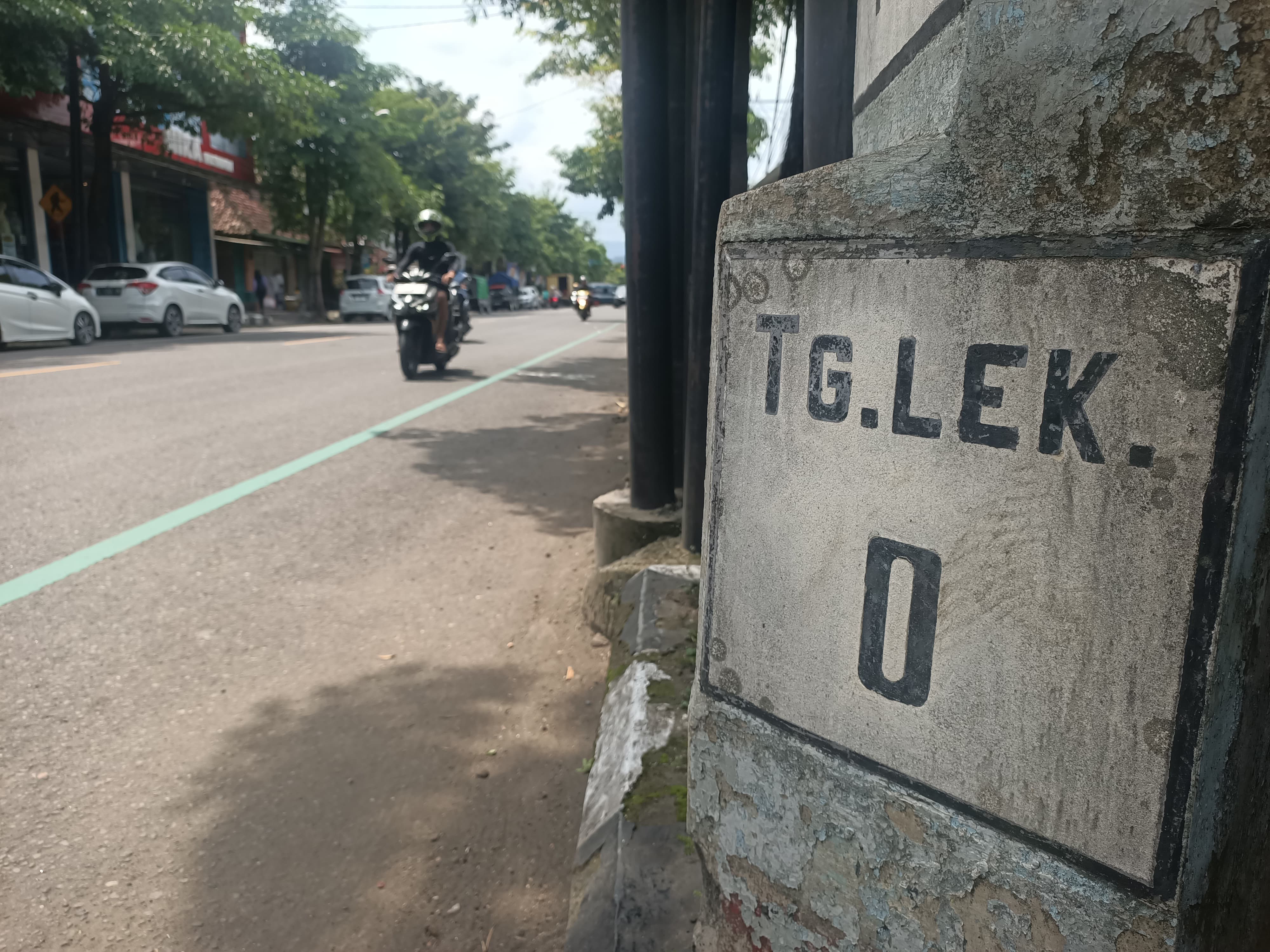 PENANDA: Pal yang menunjukkan jarak dengan daerah lain, salah satunya berada di Jalan Panglima Sudirman.