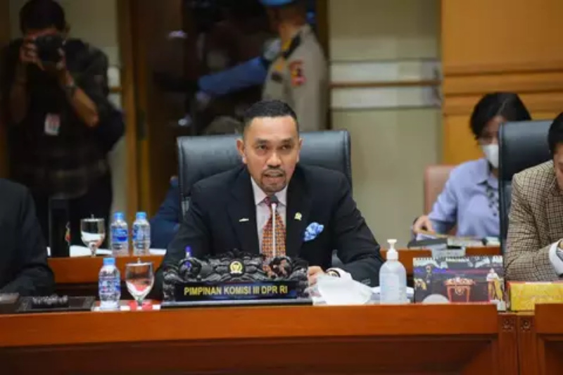 Pimpinan Komisi III DPR RI Ahmad Saeroni ketika memimpin sidanh