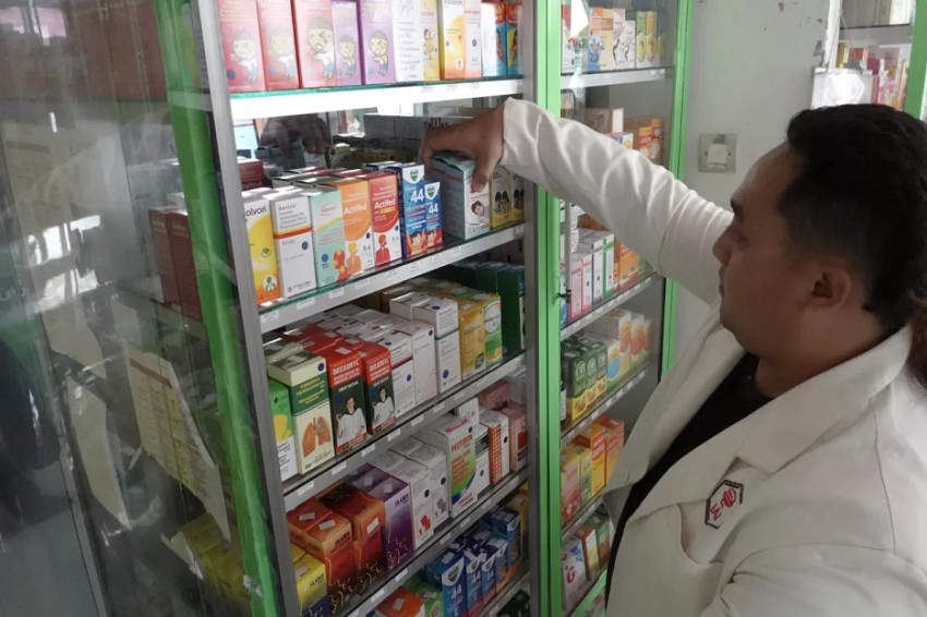 konsumsi obat bebas harus dilakukan secara hati-hati agar tidak menimbulkan efek samping yang membahayakan kesehatan.