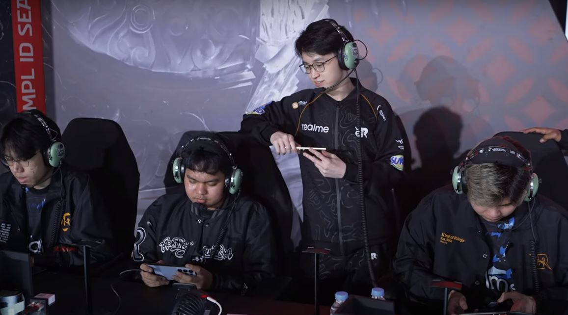 Dari caster sampai manajer, dunia esport tak cuma untuk gamer.
