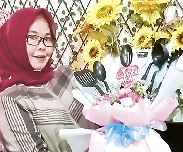 PROFESI BARU: Tak mau diam, Anik Wahyu justru enjoy menjadi youtuber dan konten kreator di masa purna tugasnya.