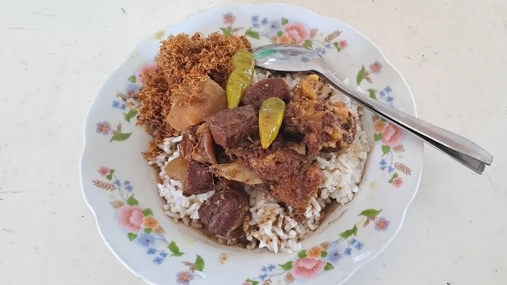 Nasi pindang khas Trenggalek yang kaya akan rempah rempah pilihan dan lezat dinikmati