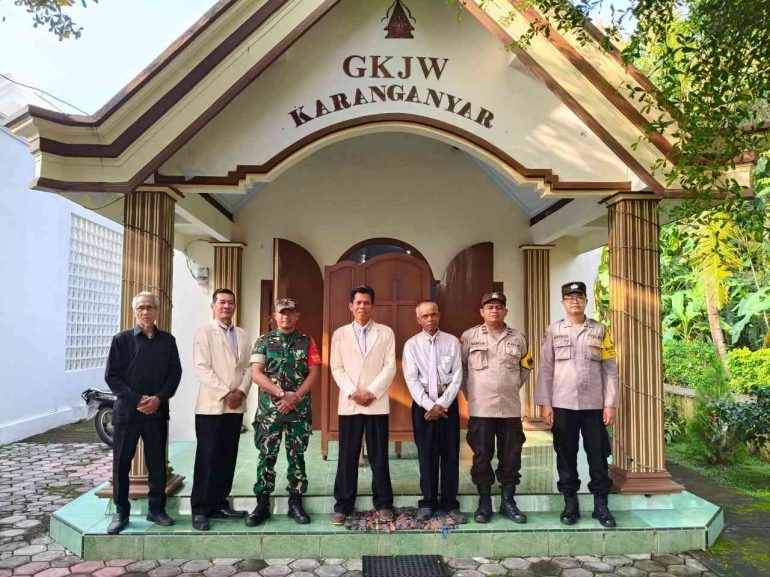 TNI Polri bahu membahu dalam proses pengamanan jumat agung