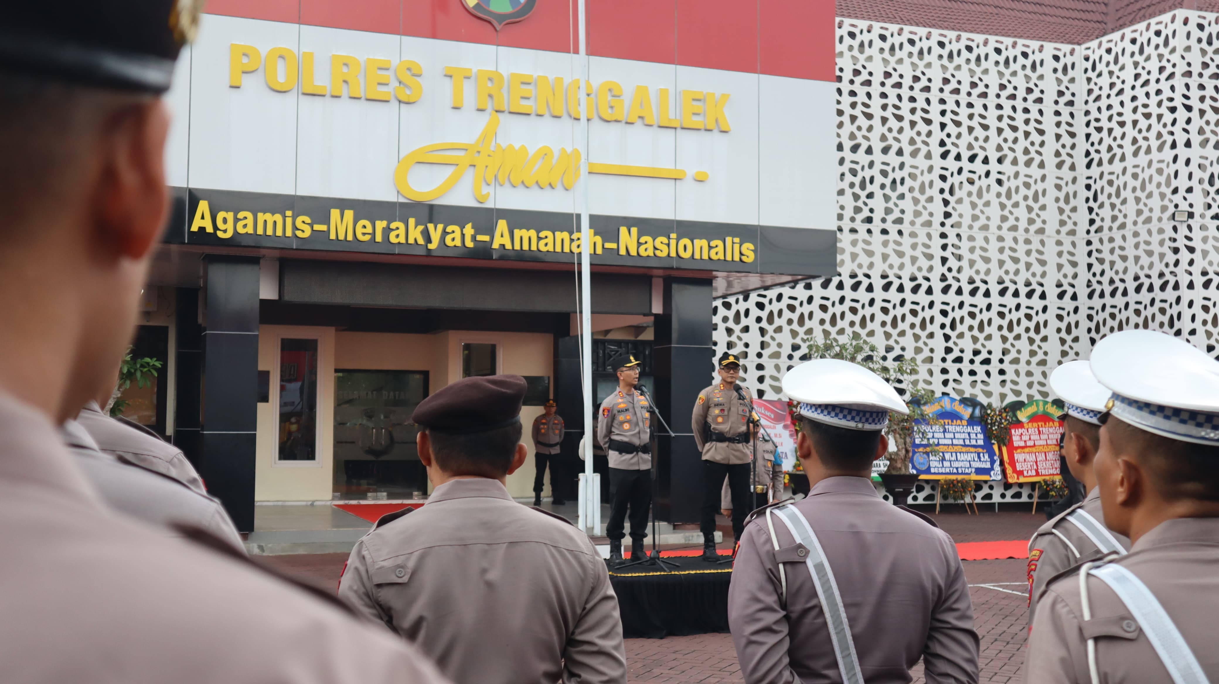 AKBP Ridwan Maliki, pimpin apel setelah memperkenalkan diri sebagai Kapolres Trenggalek