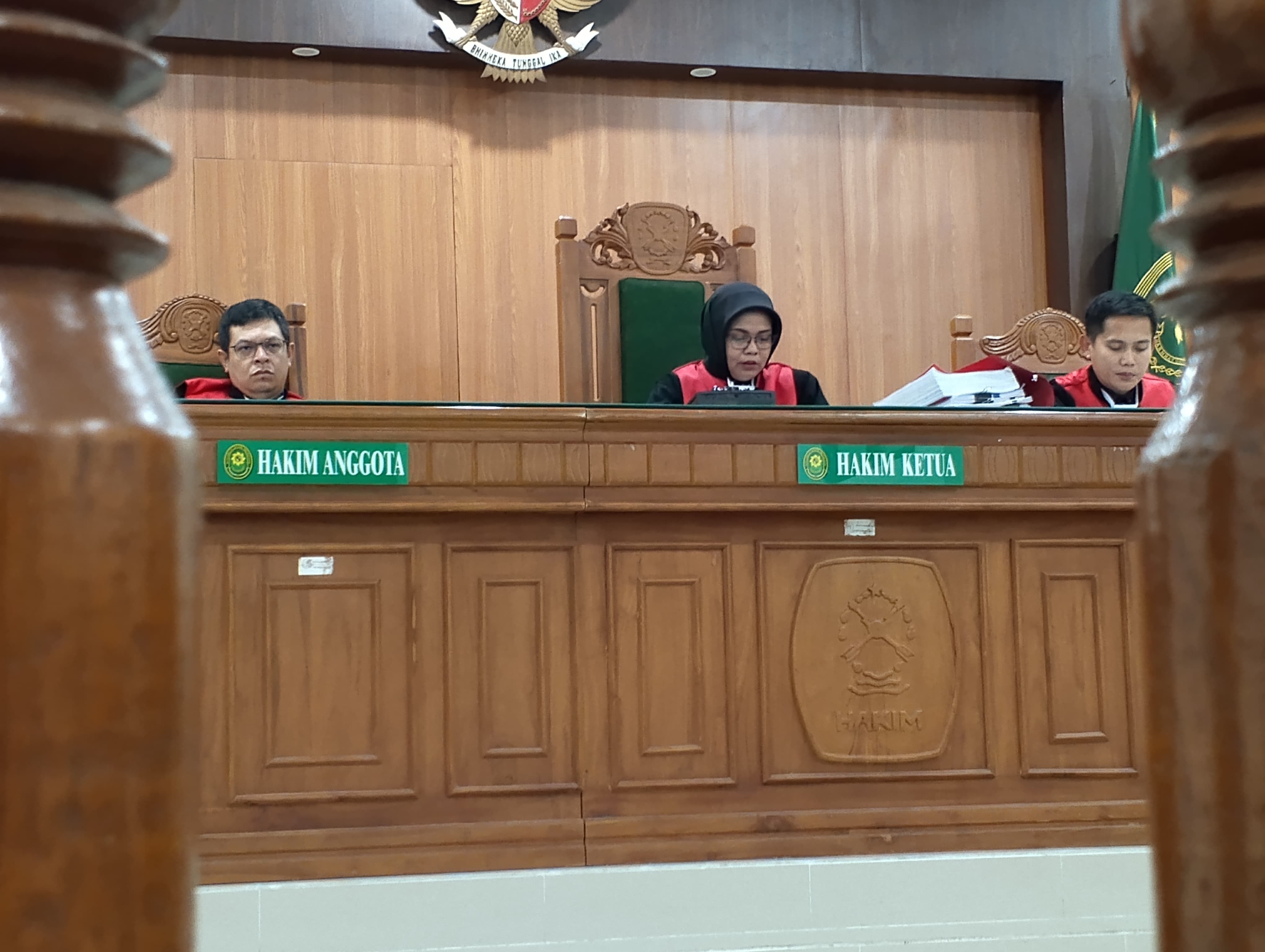 Ketua PN Trenggalek, Dian Nur Pratiwi saat memimpin persidangan.