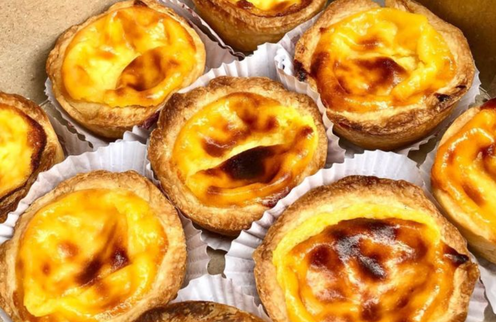 Portugis Egg Tart, kelezatan manis dengan pastry renyah dan isian krim telur yang menggugah.
