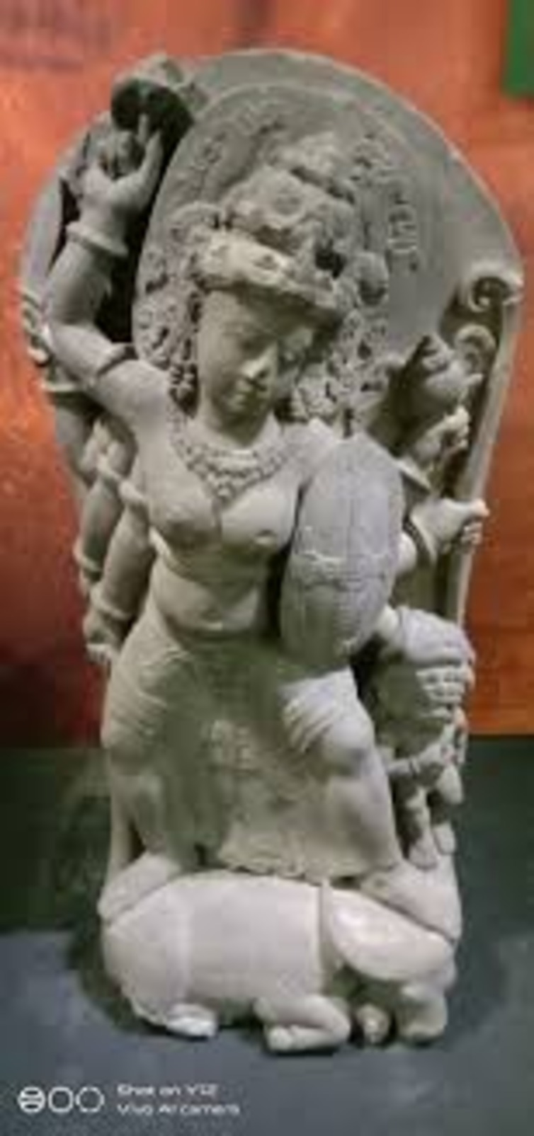 Arca Durg Mahisasuramardin yang tersimpan di museum Trowulan