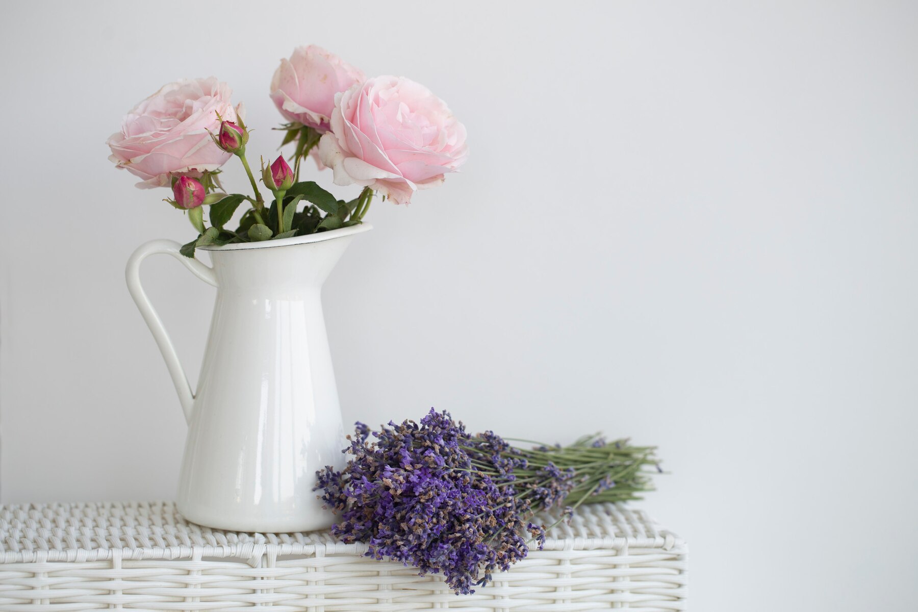 Lavender menjadi salah satu tumbuhan yang bisa menjadi pengharum ruangan.