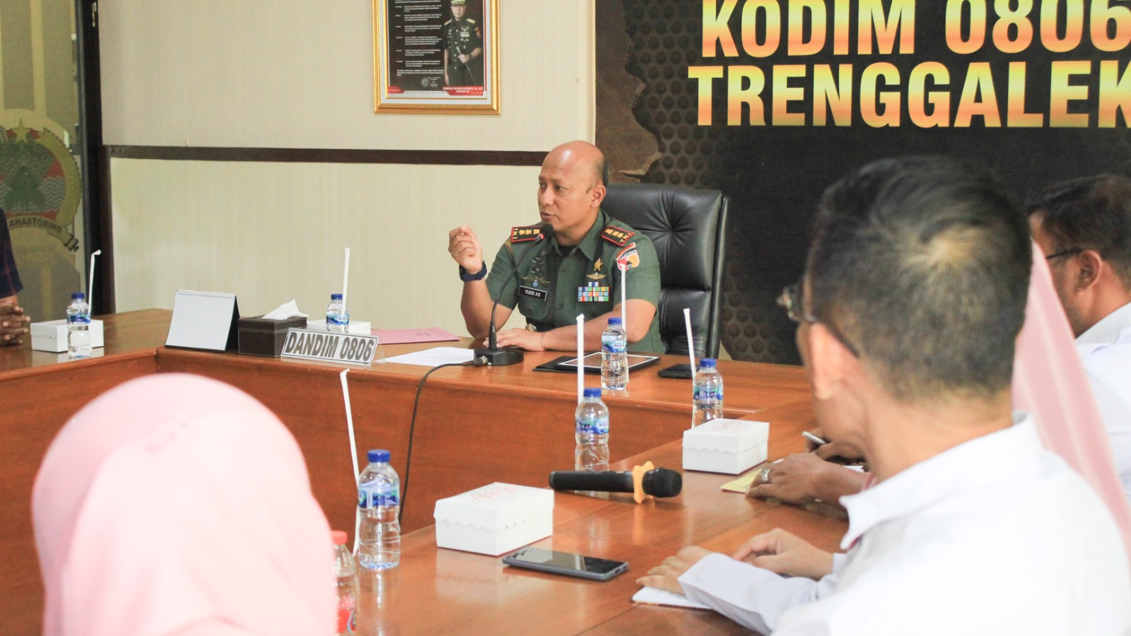 Dandim 0806 Trenggalek Letkol Yudo memberi instruksi terkait pelaksanaan MBG.